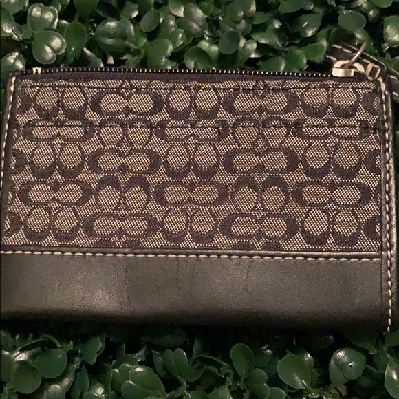 Coach Signature Cardholder - Picture 2 of 5